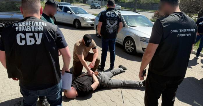 СБУ поймала на взятке руководителя Житомирского областного ТЦК. Фото: 