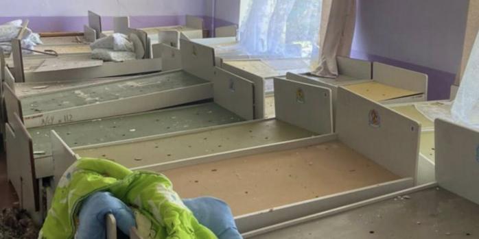 Последствия российского удара по детскому саду в Сумах, фото: Сумская областная прокуратура