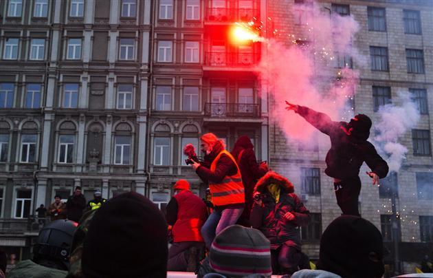 Силовики разгромили медпункт протестующих на Грушевского
