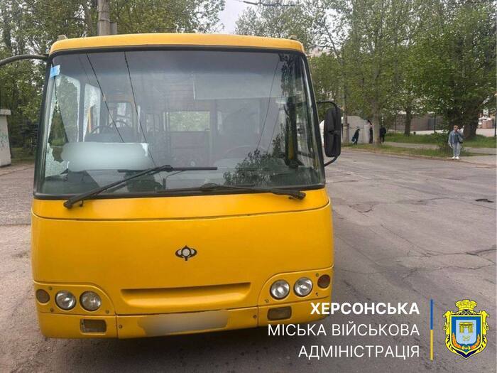Наслідки удару російського безпілотника у Херсоні, фото: Херсонська МВА