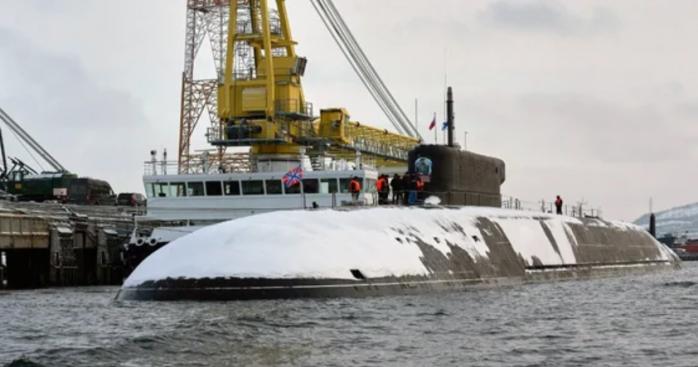 Россия начала защищать антидроновыми сетками атомные подводные лодки на Камчатке. Фото: