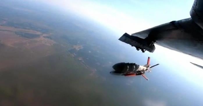 Російський літак скинув бомбу на залізницю в Бєлгородській області РФ. Фото: 