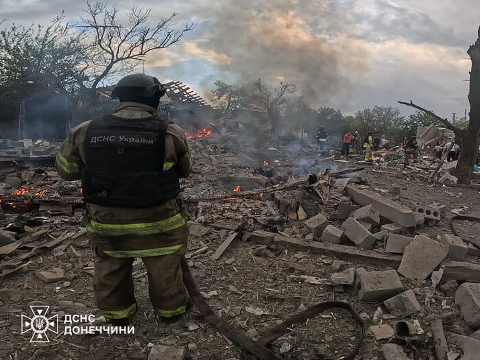 Наслідки російського авіаудару по Дружківці, фото: ДСНС