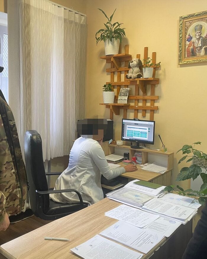 Працівників ТЦК викрили на катуванні військовозобов’язаних, фото: ДБР