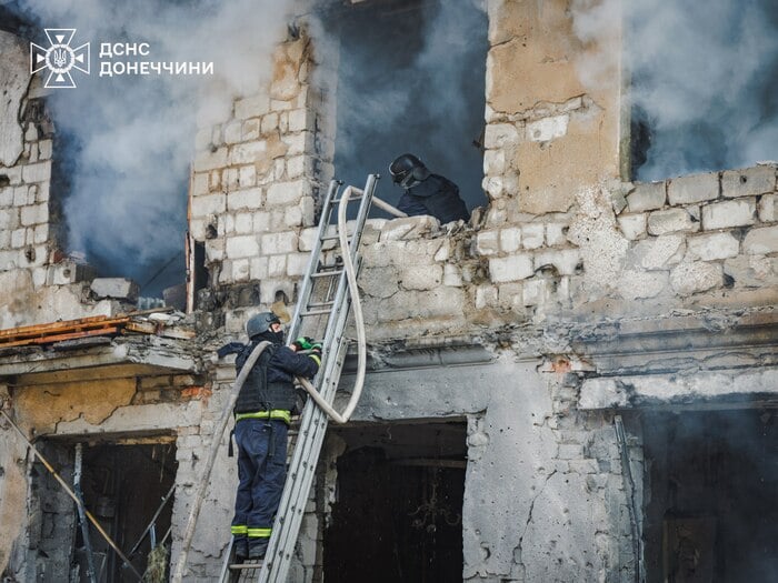 Наслідки російських обстрілів Краматорська, фото: ДСНС