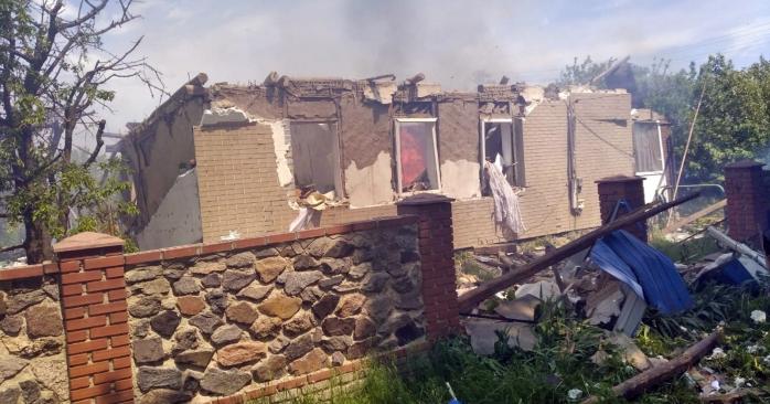 Российский дрон атаковал поселок на Харьковщине. Фото: ГСЧС