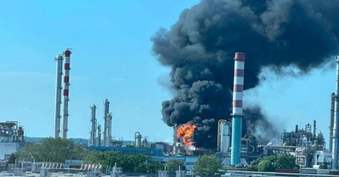 Вибух прогримів на заводі найбільшої нафтогазової компанії Угорщини. Фото: