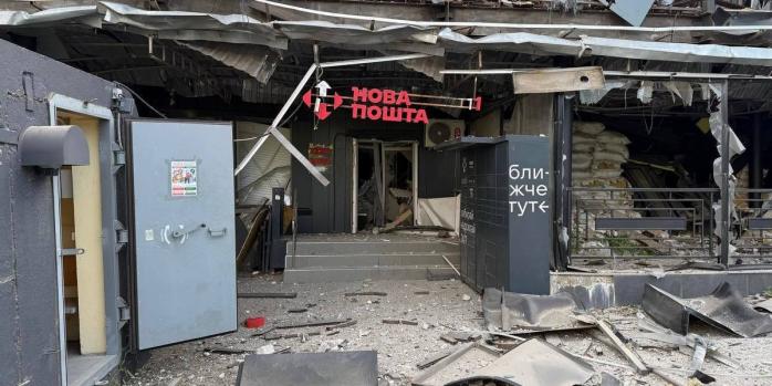 Наслідки російського авіаудару у Краматорську, фото: «Нова пошта»