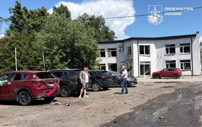 Наслідки російського удару по Дергачах, фото: Харківська обласна прокуратура
