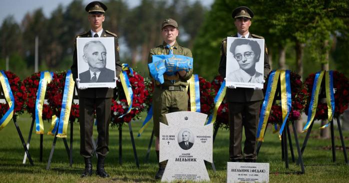 Перезахоронение лидера ОУН и полковника УНР Андрея Мельника и его жены состоялось в Киевской области. Фото: