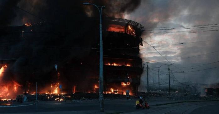 Росія пригрозила новими ударами по Києву й закликала іноземних дипломатів покинути місто. Фото: ДСНС