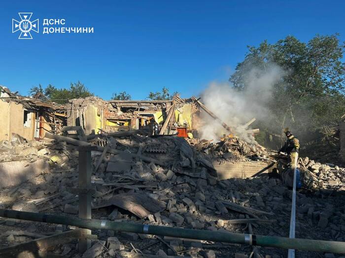 Наслідки російського авіаудару у Краматорській громаді, фото: ДСНС