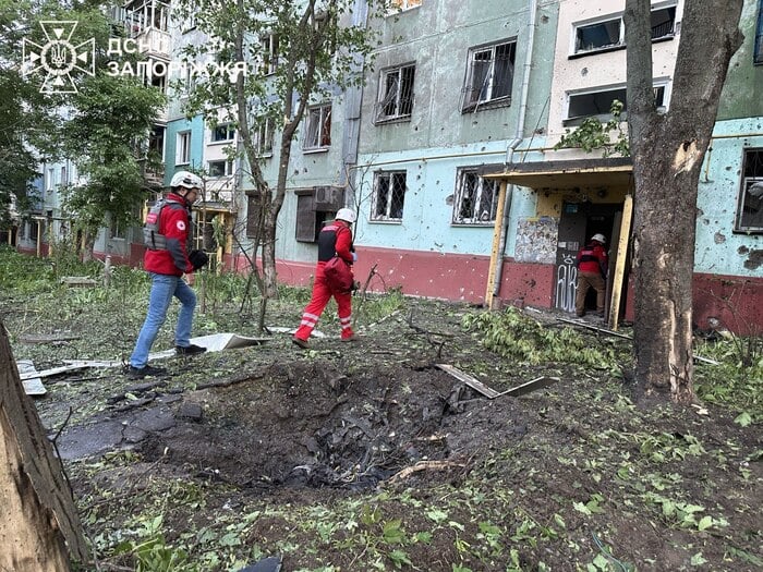 Наслідки російського удару по Запоріжжю, фото: ДСНС