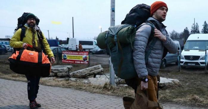 Українських чоловіків призовного віку хочуть виключити з програми розширеного захисту в ЄС. Фото: