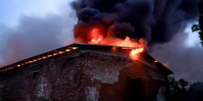 Наслідки російської повітряної атаки на Хмельниччині, фото: ДСНС
