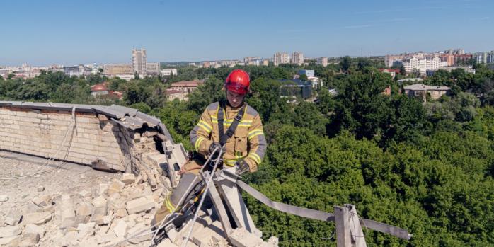 Последствия российской атаки в Сумах, фото: ГСЧС