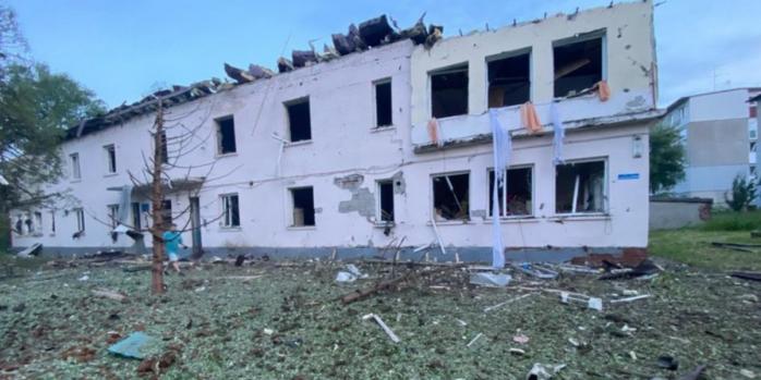 Наслідки російського удару по Чугуєву, фото: Харківська ОВА