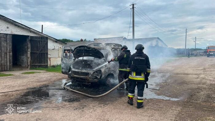 Наслідки російських обстрілів Чернігівщини, фото: ДСНС