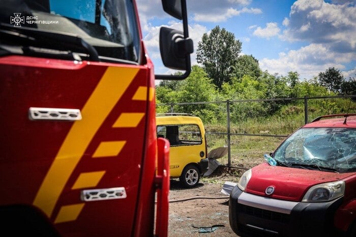 Наслідки російської атаки на Чернігів, фото: ДСНС