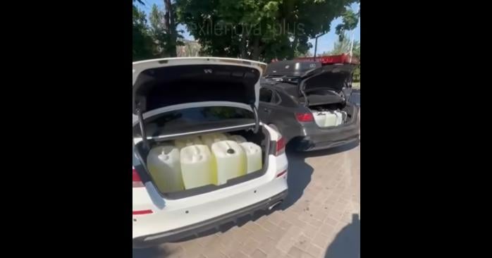 Росіяни почали на цивільних авто возити паливо на фронт. Фото: