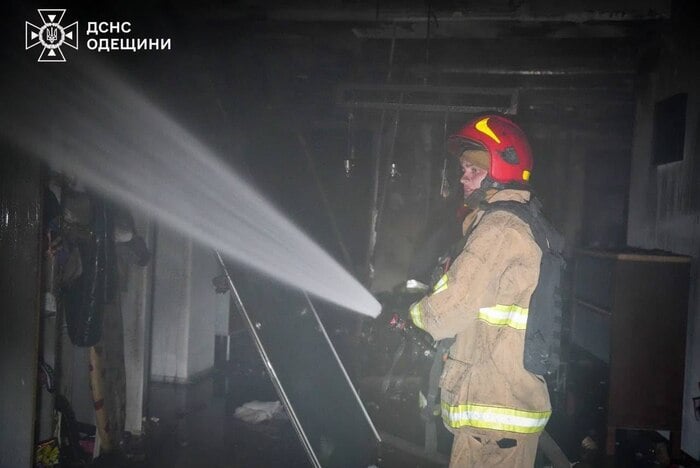 Наслідки нічної російської атаки на Одесу, фото: ДСНС