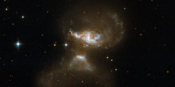 Пара взаимодействующих галактик MCG+12-02-001, источник: Image credit: NASA, ESA, Hubble Heritage (STScI/AURA)-ESA/Hubble Collaboration, и A. Evans