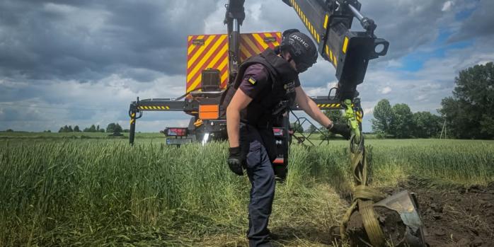 Обезвреживание российской ракеты, фото: ГСЧС