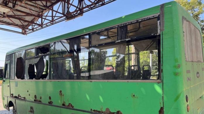 Российский дрон ударил по маршрутке в Херсоне. Фото:
