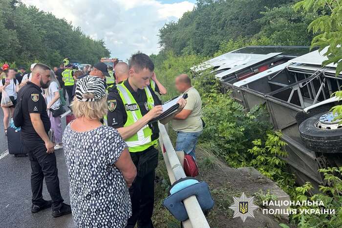 ДТП з автобусом сталася на Хмельниччині, фото: поліція Хмельниччини