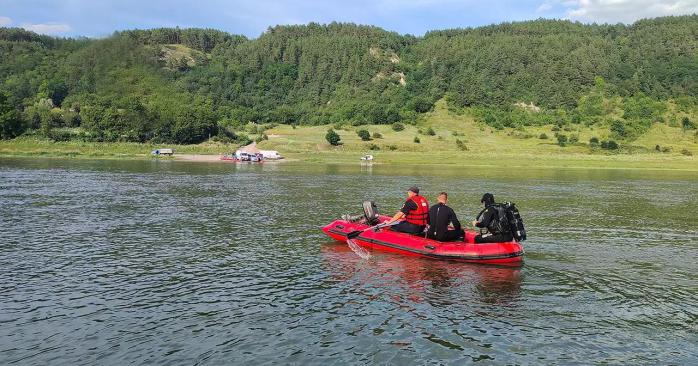 Четверо человек исчезли на реке Днестр в Черновицкой области. Фото: 