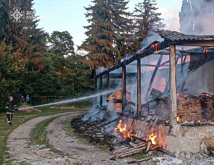 Наслідки російської атаки на Сумщині, фото: ДСНС