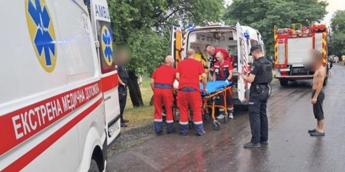 На Волині удар блискавки травмував сімох людей, фото: Нацполіція