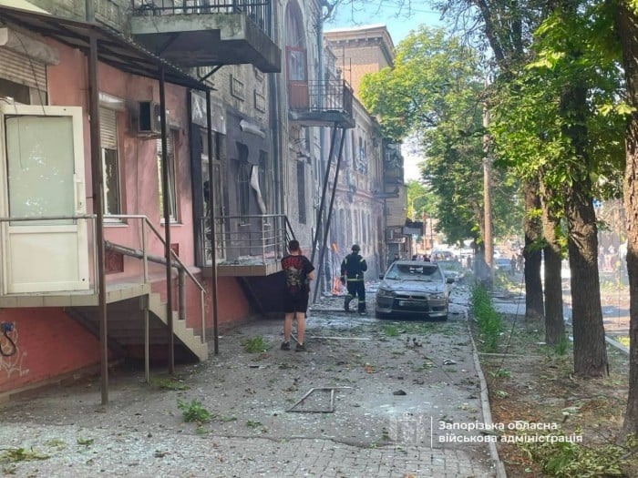 Наслідки російського удару по Запоріжжю, фото: Запорізька ОВА