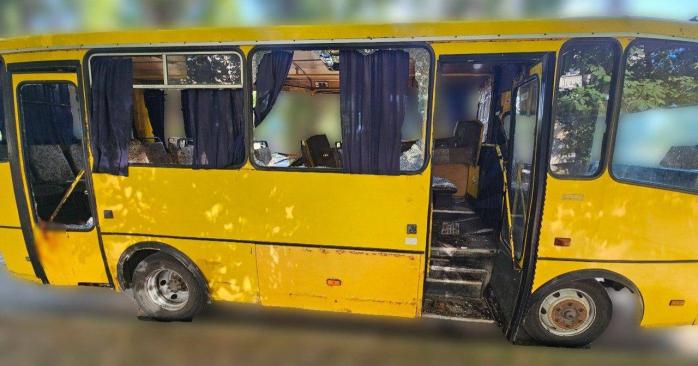 Російські війська атакували маршрутку в Херсоні, є загиблі та поранені. Фото: ОВА