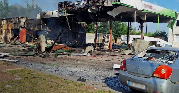 Россияне обстреляли АЗС на Днепропетровщине и Сумщине, есть погибший и раненые. Фото: ДСНС