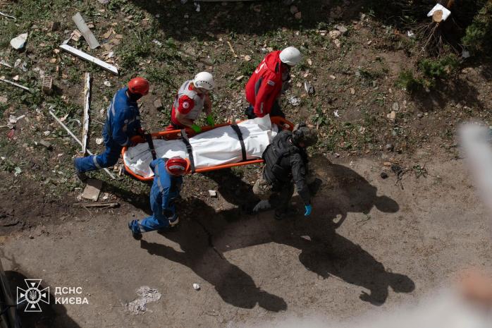 У Києві та Київській області знову зросла кількість загиблих внаслідок російського обстрілу. Фото: 