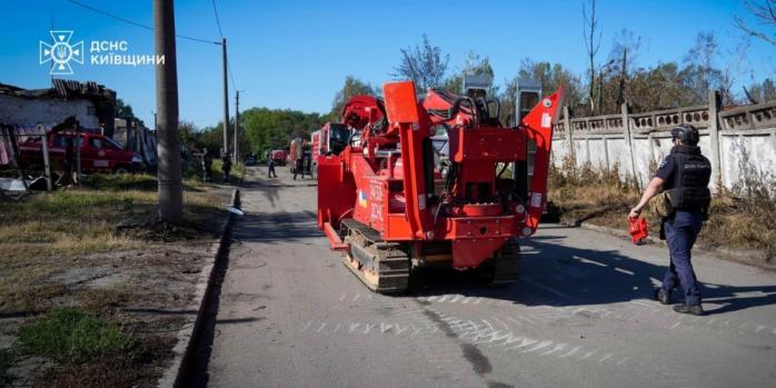 Наслідки російського обстрілу Вишневого, фото: ДСНС