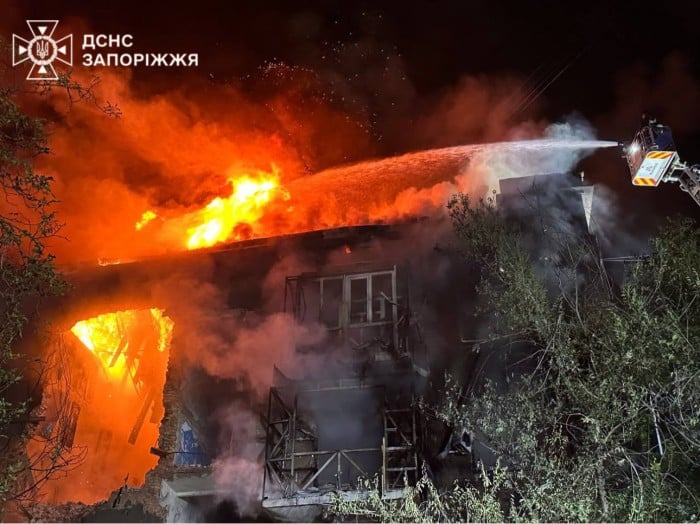 Наслідки російського удару по Запоріжжю, фото: ДСНС