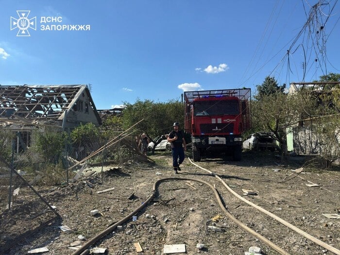 Наслідки російського удару по Запоріжжю, фото: ДСНС