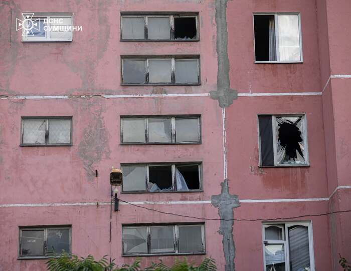 Наслідки російського удару у Сумах, фото: ДСНС