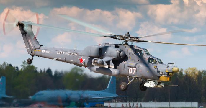 Украинский дрон уничтожил в полете российский вертолет Ми-28. Фото: 