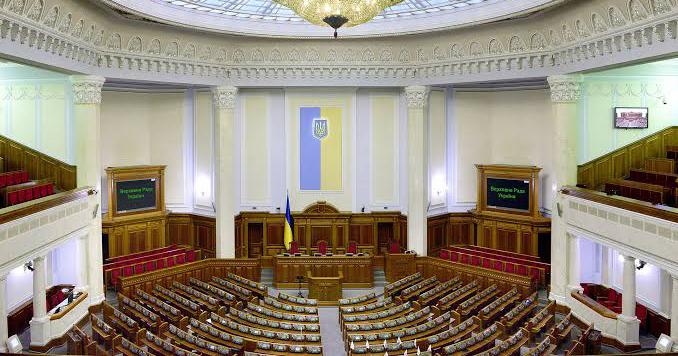 Рада пішла на канікули й збереться через місяць. Фото: 