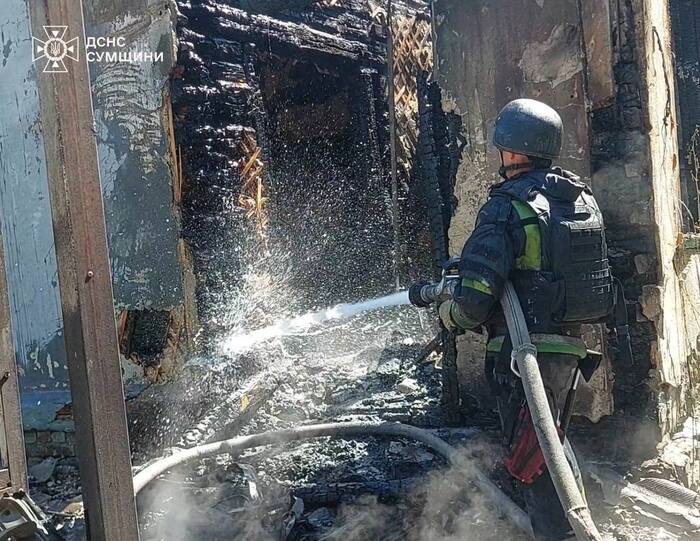 Наслідки російської атаки на Сумщині, фото: ДСНС