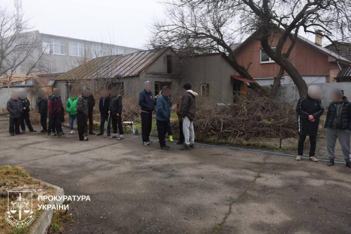Два псевдореабилитационных центра в Харькове содержали людей в трудовом рабстве. Фото: