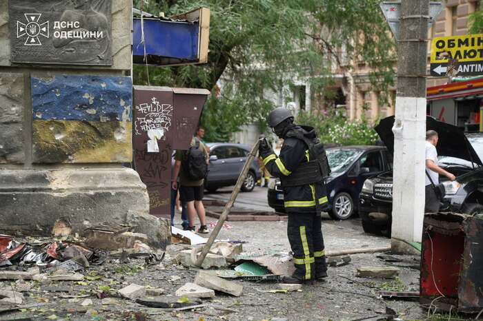 Наслідки російського обстрілу Одесі 21 липня, фото: ДСНС