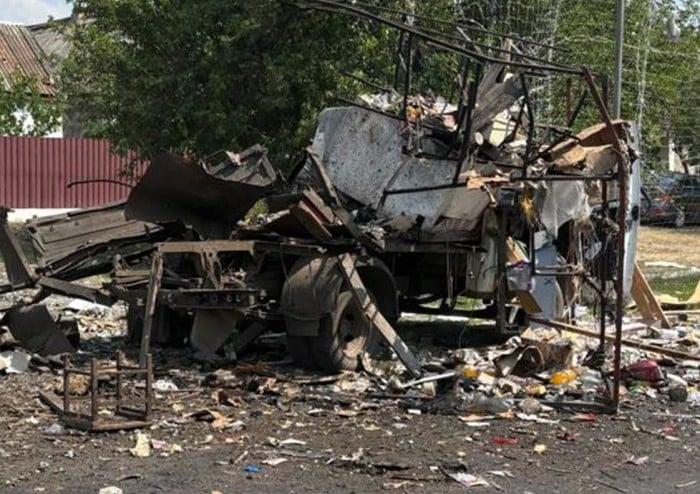Наслідки російського удару по автомобілю на Донеччині, фото: Донецька обласна прокуратура