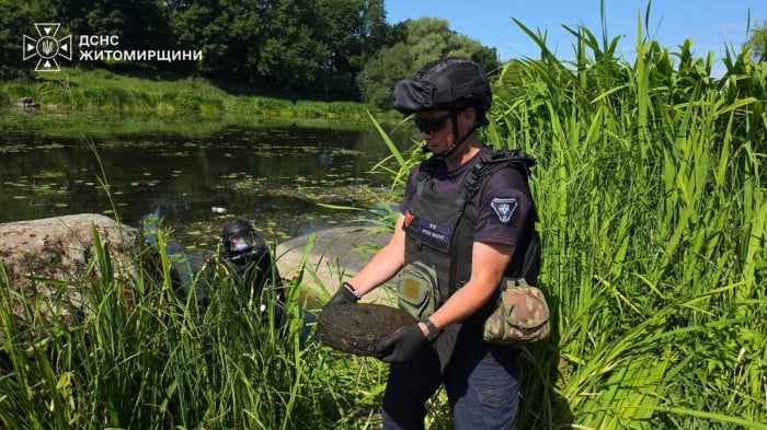 Знешкодження міни на Житомирщині, фото: ДСНС Житомирщини