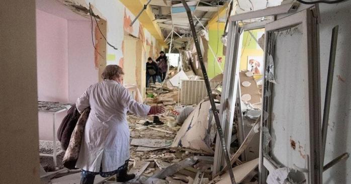 Армія РФ вдарила по лікарні у Білозерці Херсонської області. Фото: