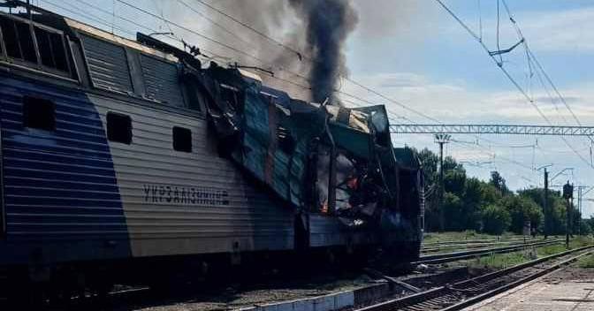 РФ атаковала пассажирский поезд. Фото: УЗ