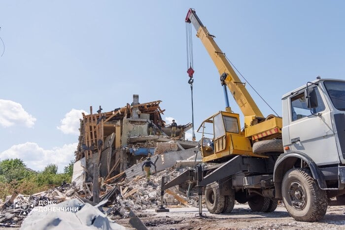 Наслідки російського удару на Донеччині, фото: ДСНС